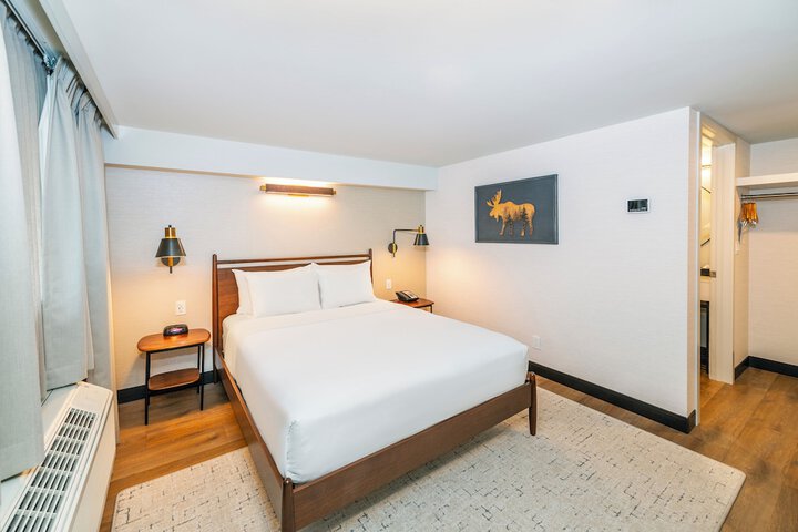 Room 52 of 86