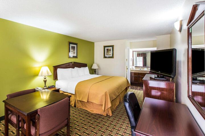 1 King Bed Accessible (1 of 10)