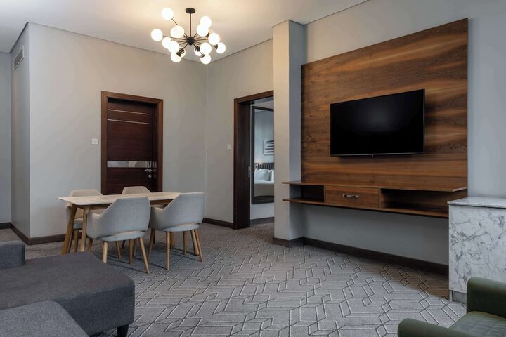 Room 35 of 193