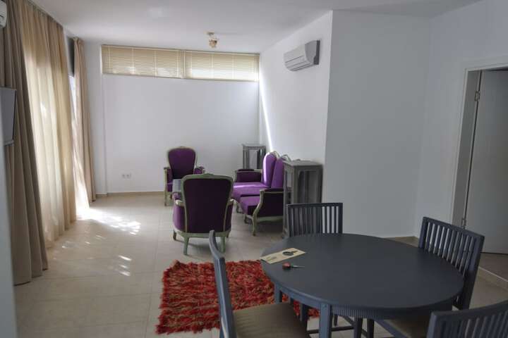 Room 9 of 94