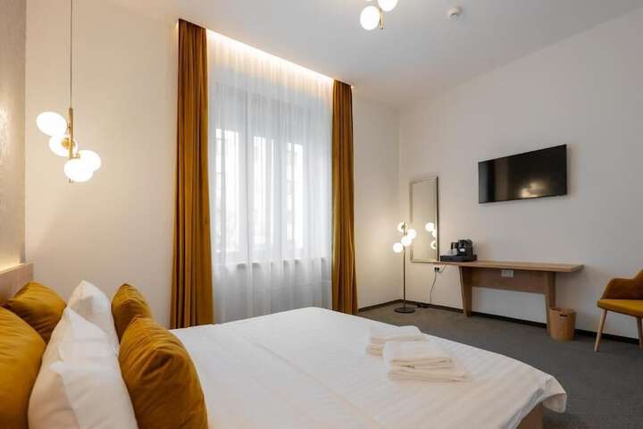 Room 3 of 28