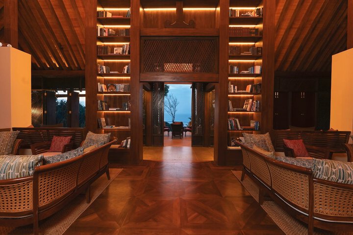 Lounge 95 of 132