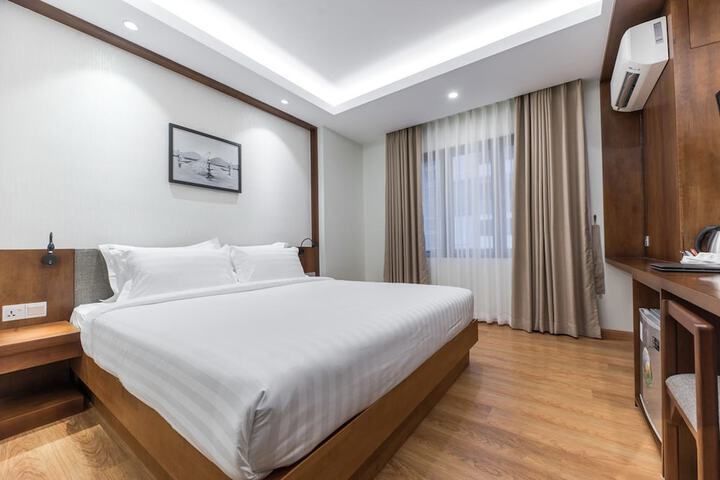Room 13 of 40