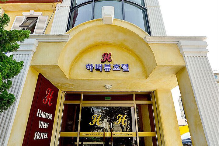 Hotel 9 of 65