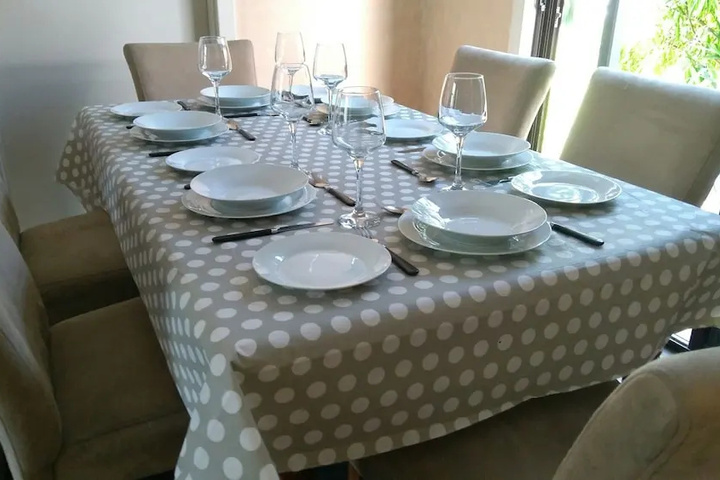 Dining 12 of 13