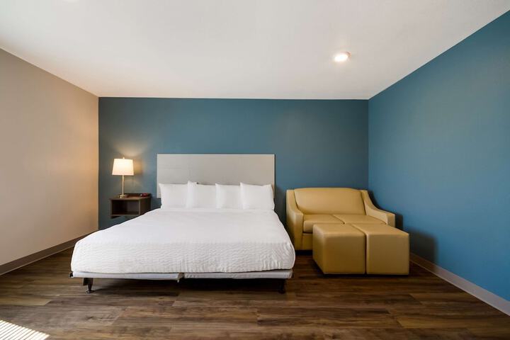 Standard | King Bed (4 of 10)