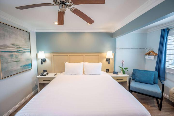 1 Queen Bed Room (8 of 19)