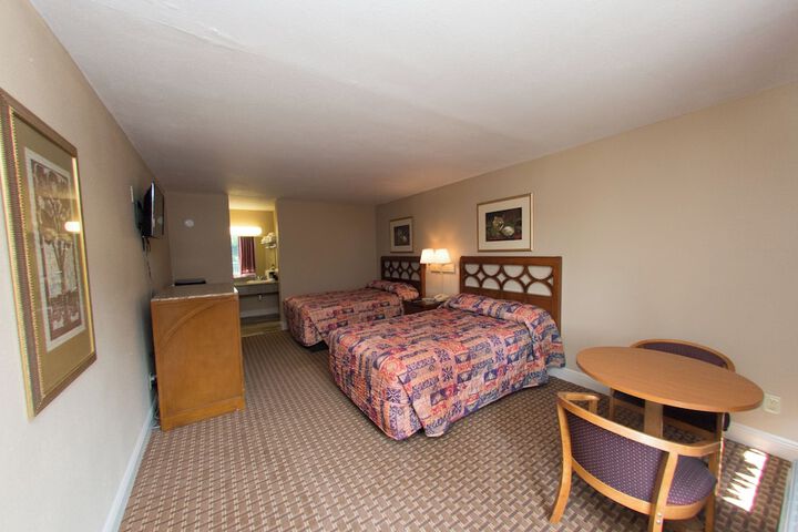 Room 5 of 12