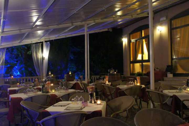 Dining 14 of 20