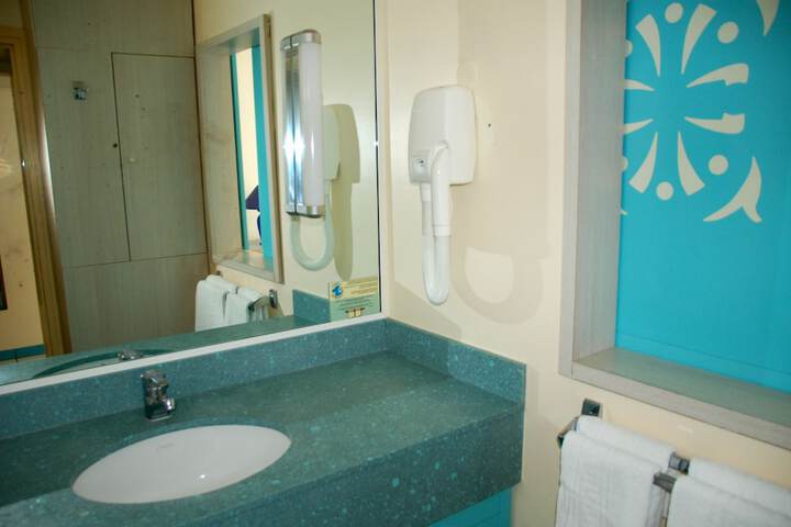 Room 9 of 36