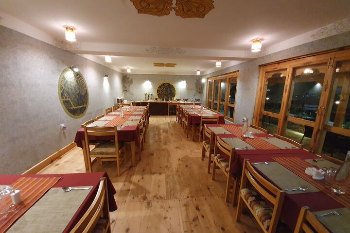Dining 47 of 72