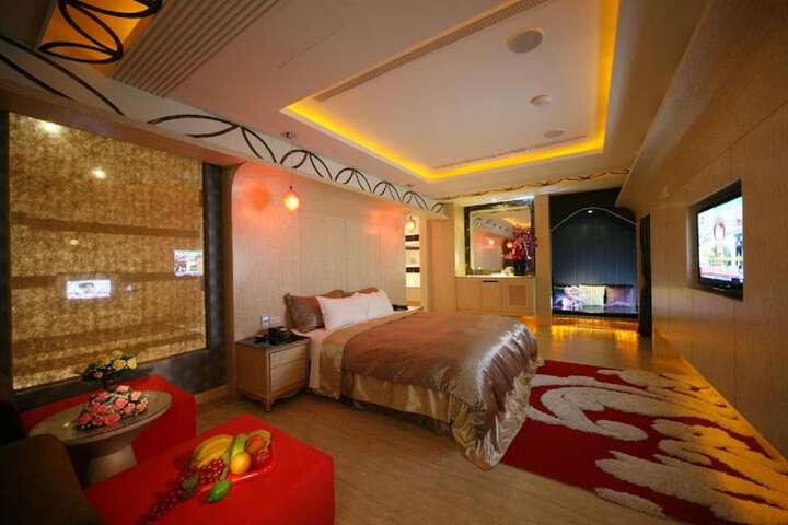Room 25 of 49
