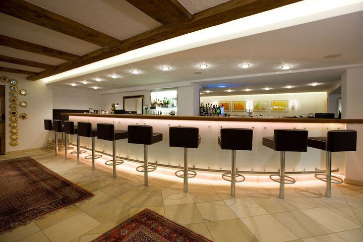 Lounge 88 of 128