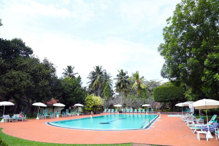 Hotel with Pool