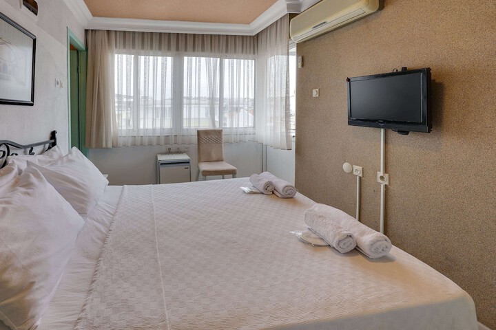 Room 19 of 102