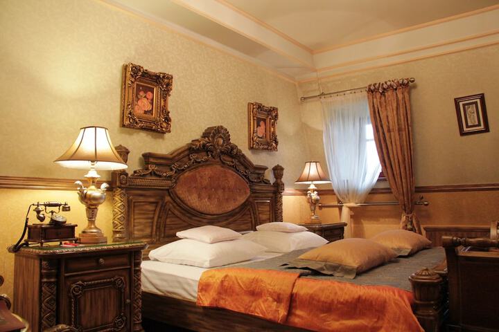Room 10 of 49