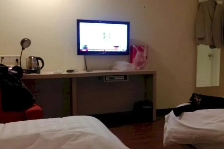 Room 4 of 13