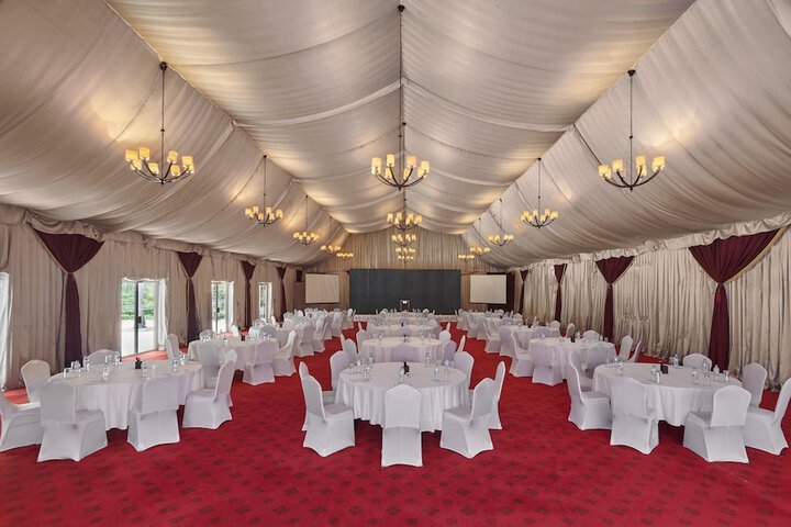 Entrance & Lobby