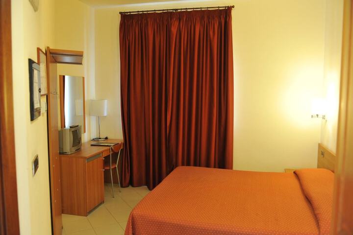 Room 9 of 29