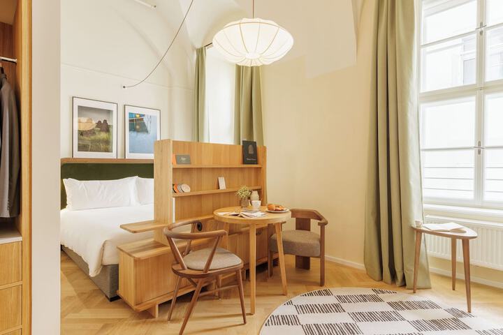Room 27 of 72