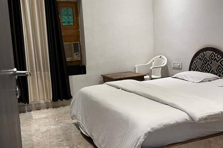 Room 8 of 15
