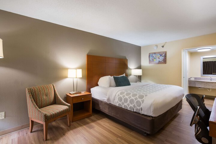 1 King Bed (6 of 12)