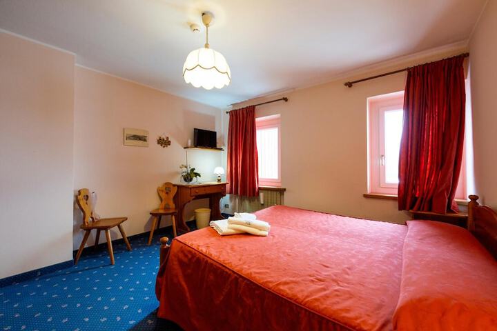 Room 12 of 50