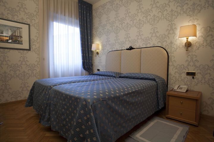 Room 28 of 43