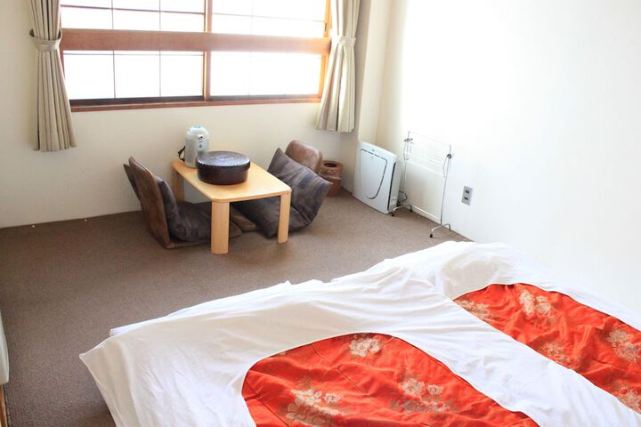 Room 8 of 19