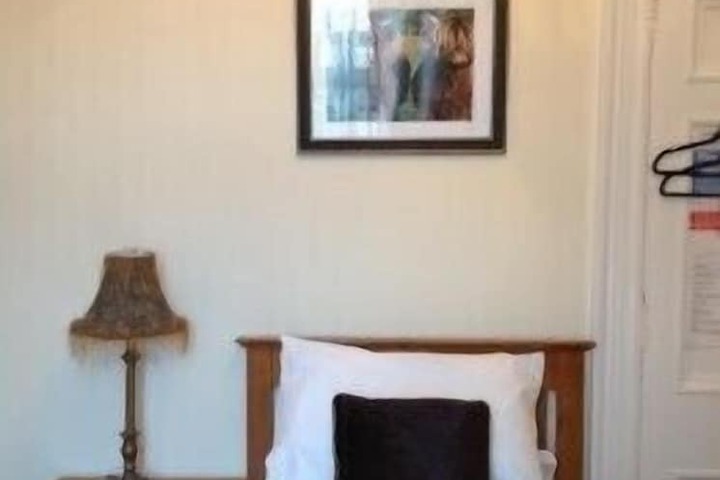 Room 3 of 9