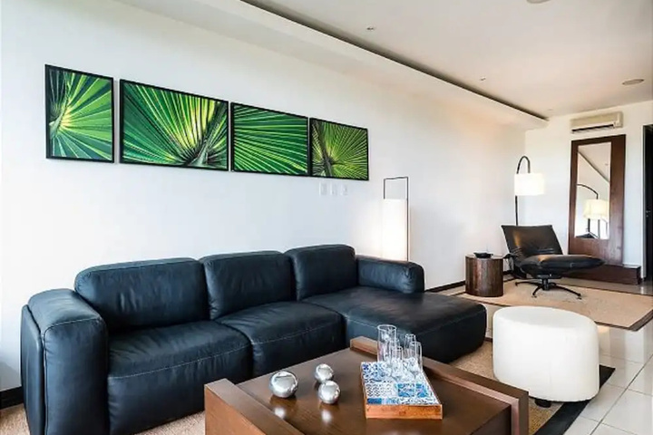 Room 4 of 16