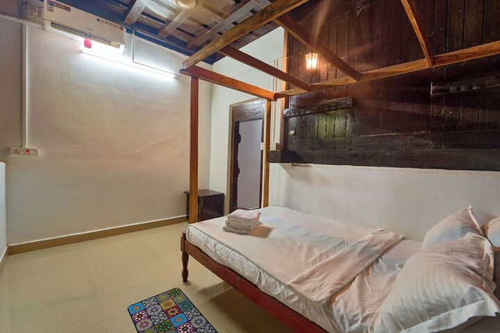 Room 4 of 37