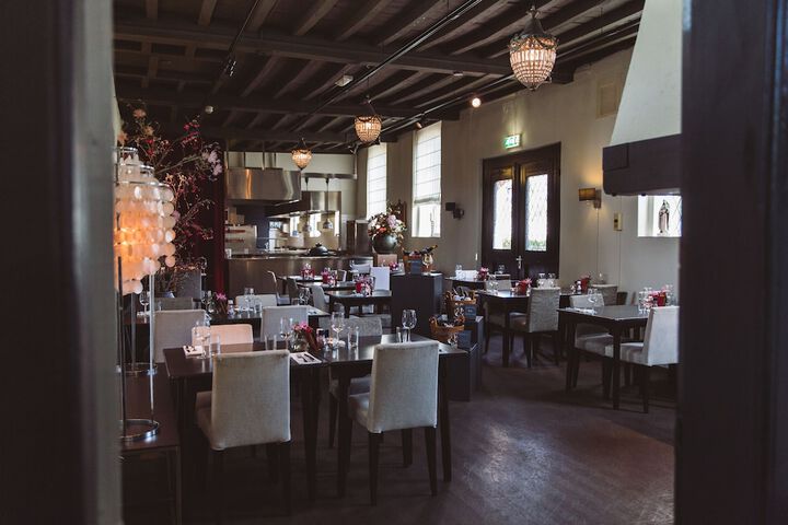 Dining 3 of 7