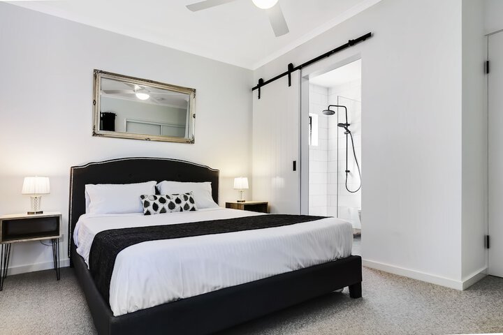 Room 2 of 138