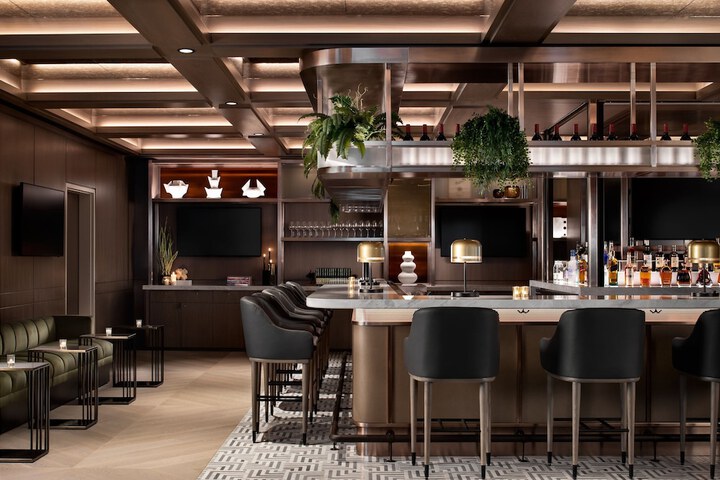 Lounge 62 of 120