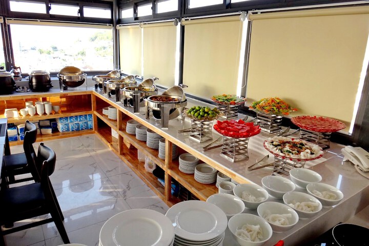 Dining 46 of 57