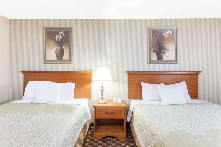 1 King Bed (3 of 12)