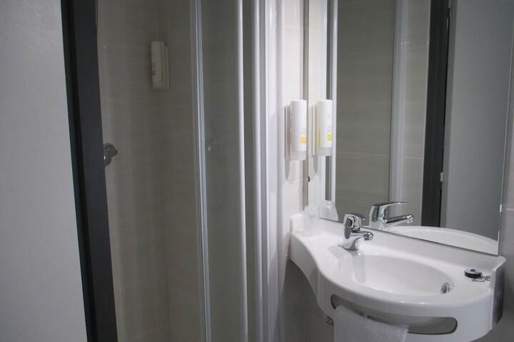 Room 45 of 62
