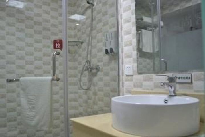 Room 6 of 7