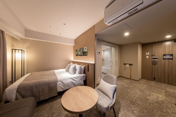 Room 26 of 40