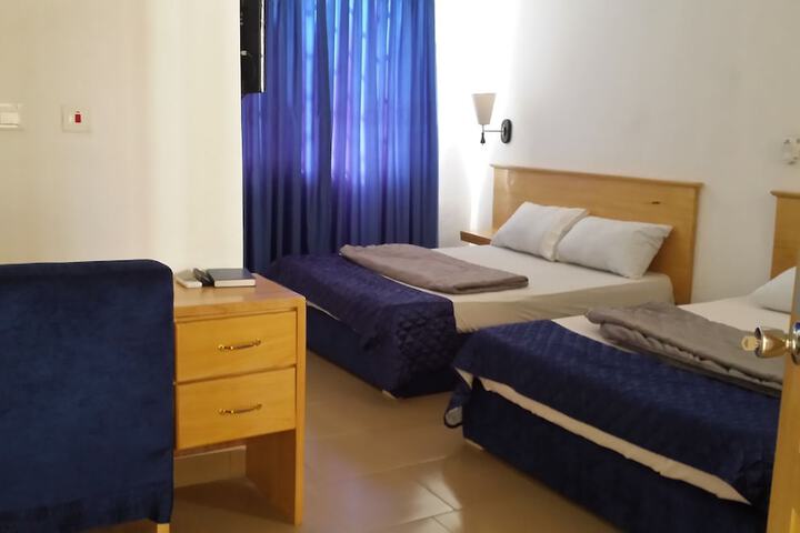 Room 2 of 89