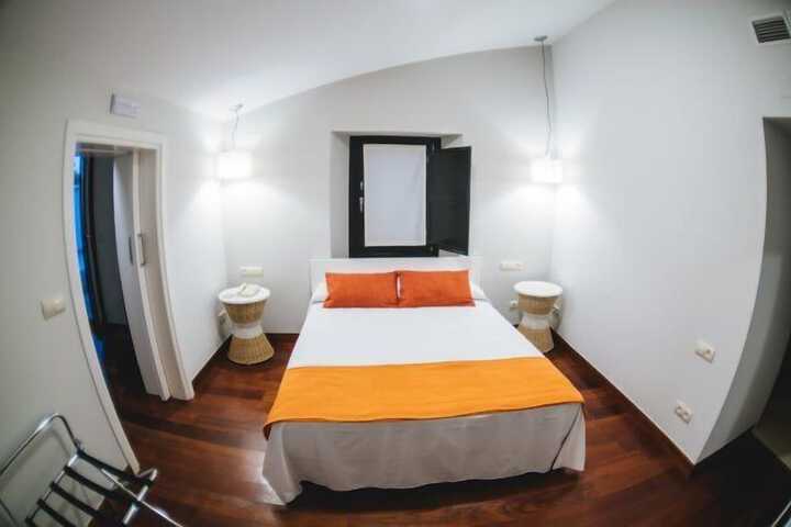Room 32 of 75