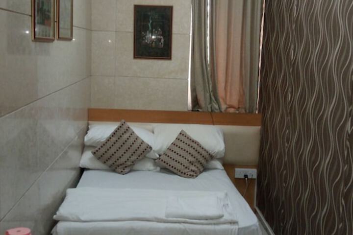 Room 9 of 27