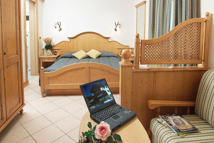 Room 4 of 17