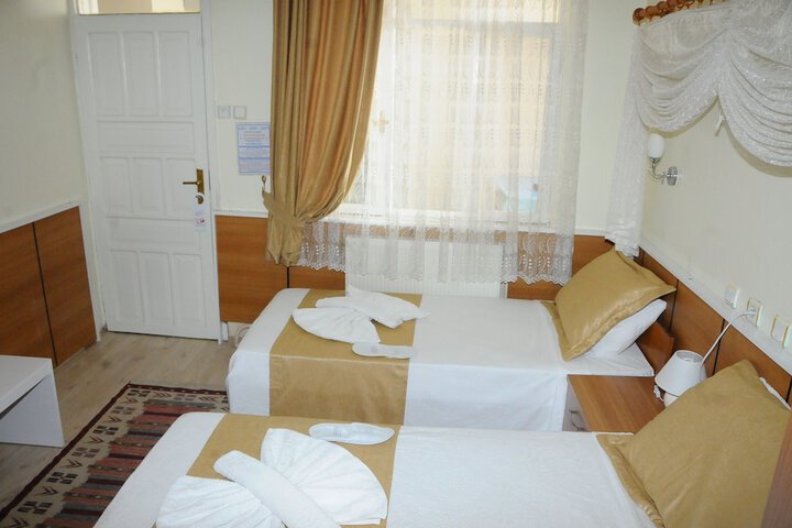 Room 8 of 66