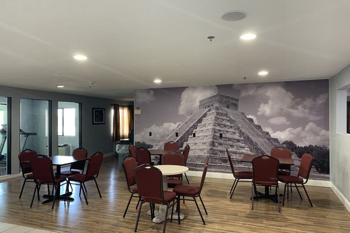Breakfast area