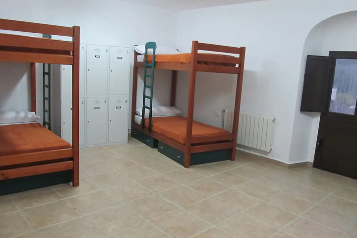 Room 5 of 16