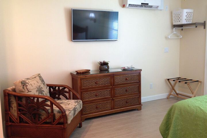 Room 4 of 115