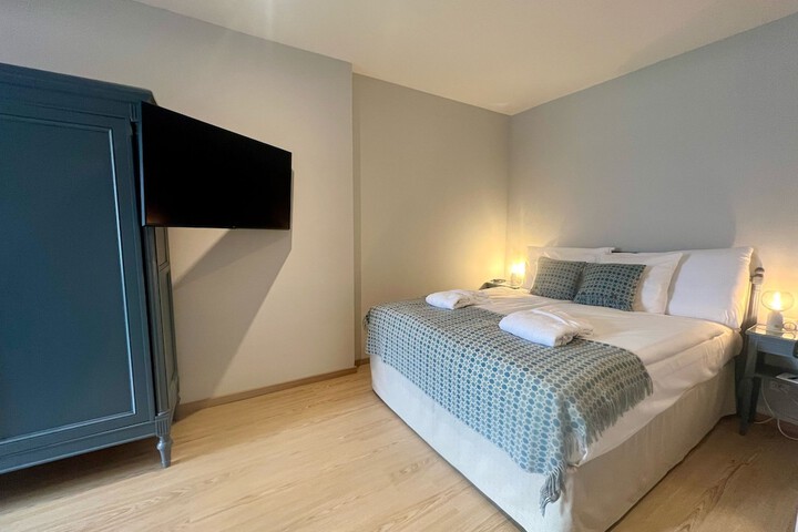 Room 6 of 42