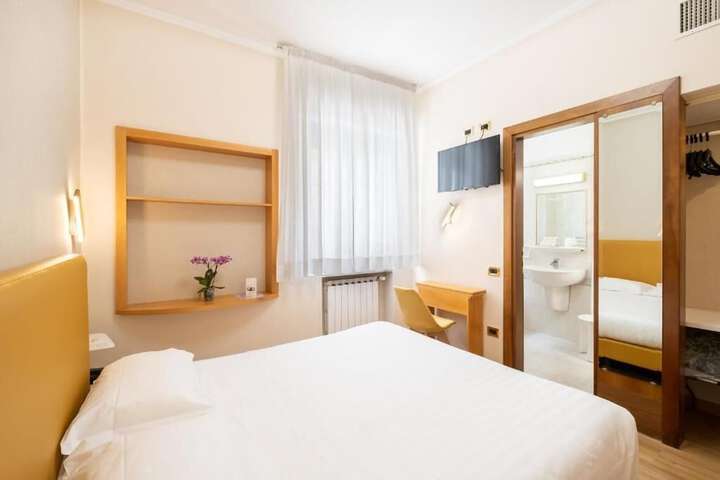 Room 53 of 90